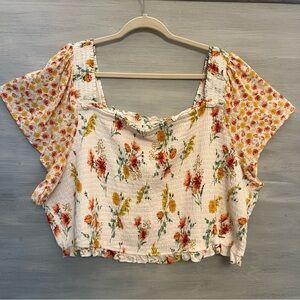 Torrid Cream Floral Print Shirred Cropped Top‎ Size 6 Good Condition